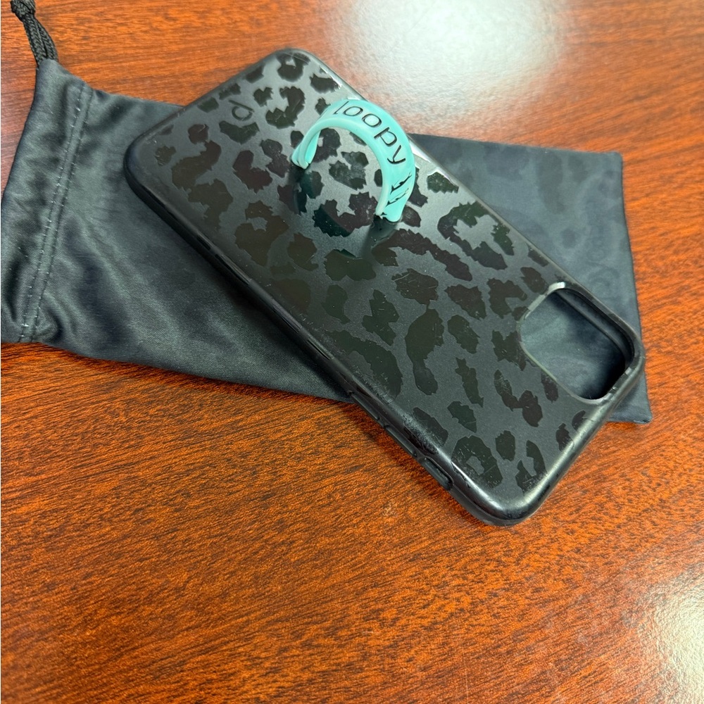 Loopy Case Black Smartphone Case with Sleek Design